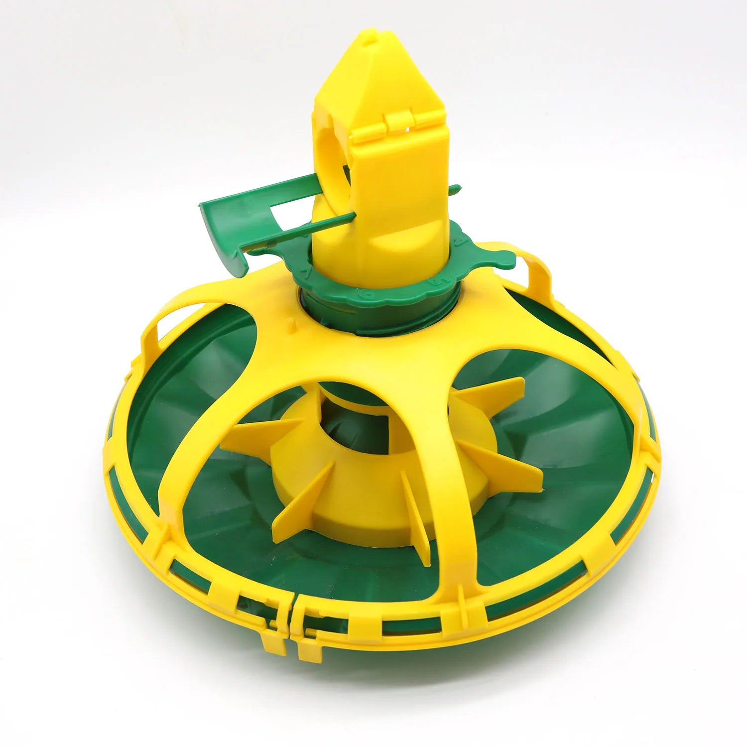 Sistema Automático de Alimentación y Bebida para Gallinero